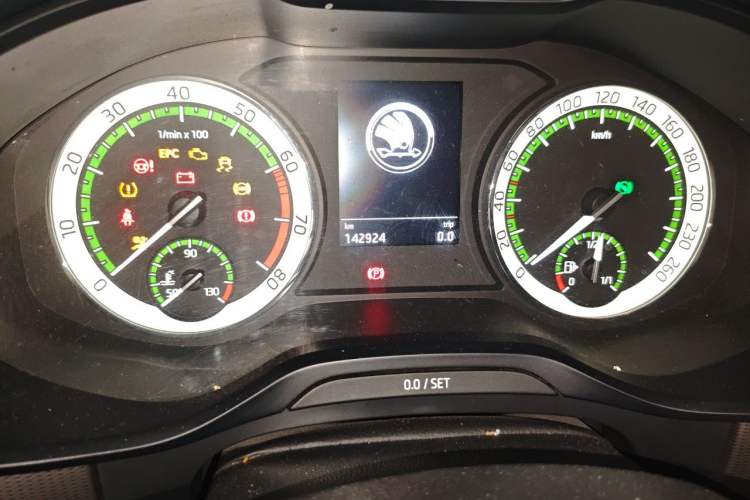 Used Skoda Kodiaq 2017 TSI330 5-Seat Two-Wheel Drive Luxury Edition Odometer Close Up