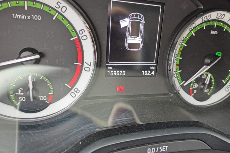 Used Skoda Kodiaq 2017 TSI330 7-Seater Two-Wheel-Drive Luxury Edition Odometer Close Up