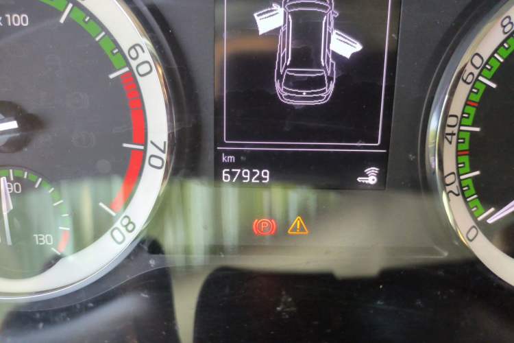 Used Skoda Kodiaq 2017 TSI330 5-seat Two-Wheel Drive Comfort Edition Odometer Close Up