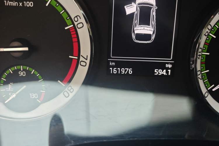Used Skoda Kodiaq 2017 TSI330 5-Seat Two-Wheel Drive Luxury Edition Odometer Close Up