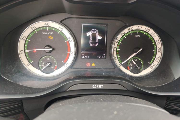 Used Skoda Kodiaq 2017 TSI330 7-Seater Two-Wheel-Drive Luxury Edition Odometer Close Up