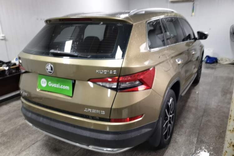 Used Skoda Kodiaq 2017 TSI330 7-Seater Two-Wheel-Drive Luxury Edition Rear Right 45 Deg