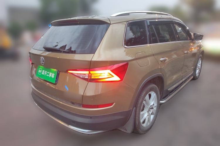 Used Skoda Kodiaq 2017 TSI330 7-Seater Two-Wheel-Drive Luxury Edition Rear Right 45 Deg