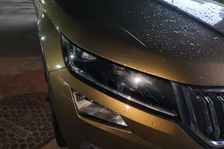 Used Skoda Kodiaq 2017 TSI330 7-Seater Two-Wheel-Drive Luxury Edition Right Front Headlight