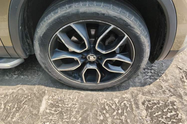 Used Skoda Kodiaq 2017 TSI330 7-Seater Two-Wheel-Drive Luxury Edition Right Front Wheel Hub