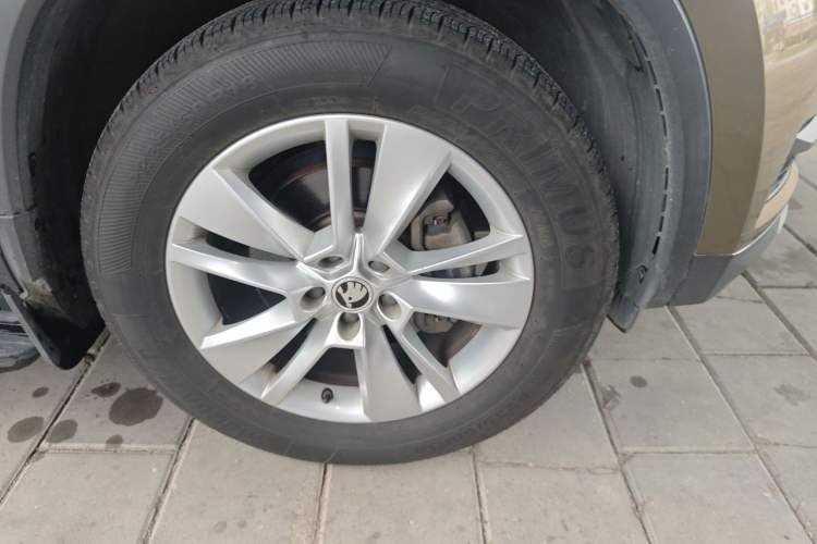 Used Skoda Kodiaq 2017 TSI330 7-Seater Two-Wheel-Drive Luxury Edition Right Front Wheel Hub