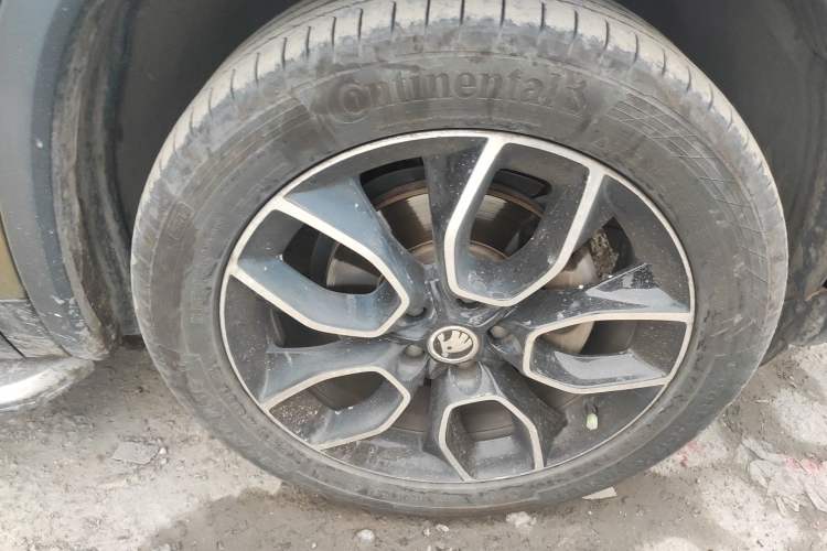 Used Skoda Kodiaq 2017 TSI380 7-Seater Four-Wheel-Drive Flagship Edition Right Front Wheel Hub