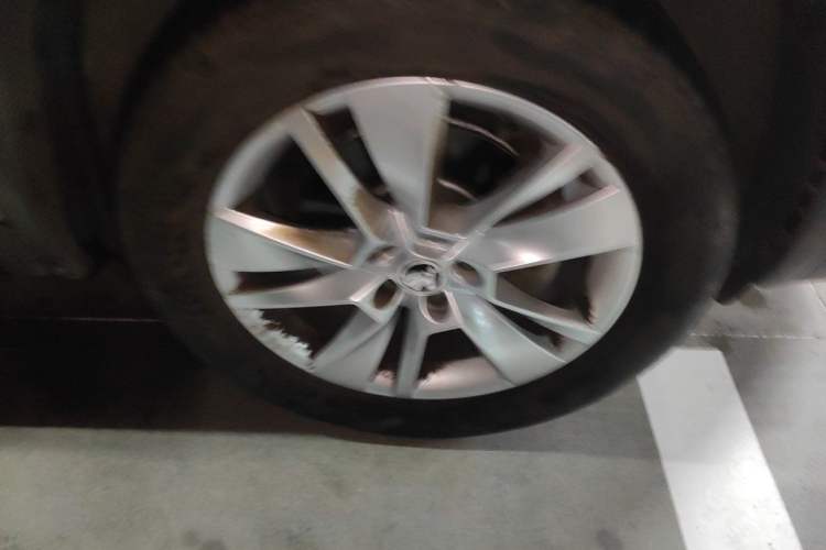 Used Skoda Kodiaq 2017 TSI330 5-Seat Two-Wheel Drive Luxury Edition Right Front Wheel Hub