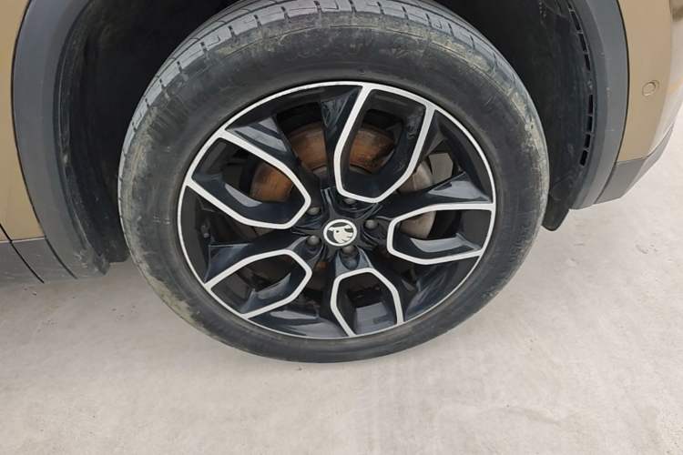 Used Skoda Kodiaq 2017 TSI380 7-Seater Four-Wheel-Drive Flagship Edition Right Front Wheel Hub