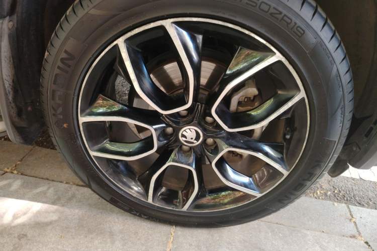Used Skoda Kodiaq 2017 TSI330 7-Seater Two-Wheel-Drive Luxury Edition Right Front Wheel Hub