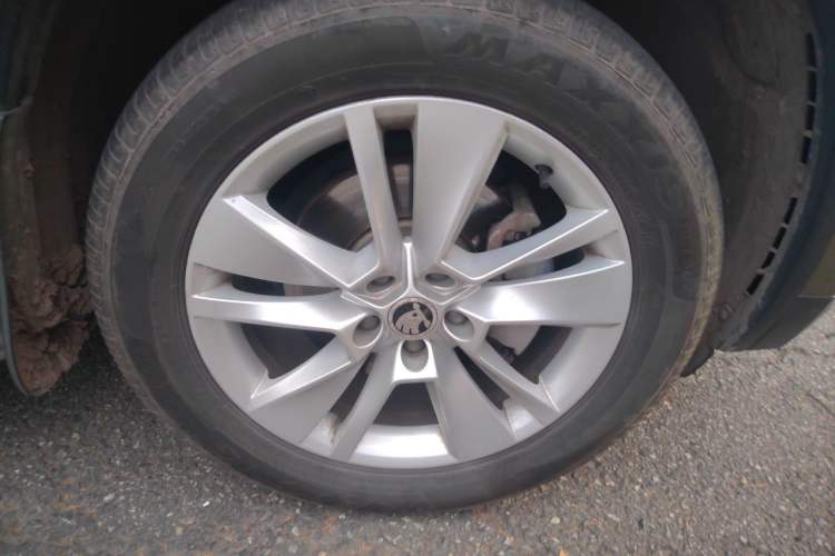 Used Skoda Kodiaq 2017 TSI330 7-Seater Two-Wheel-Drive Luxury Edition Right Front Wheel Hub