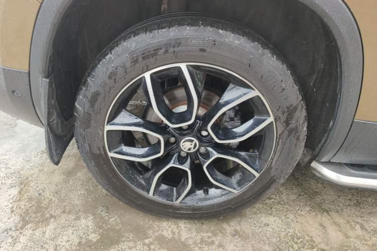 Used Skoda Kodiaq 2017 TSI380 7-Seater Four-Wheel-Drive Flagship Edition Right Rear Wheel Hub
