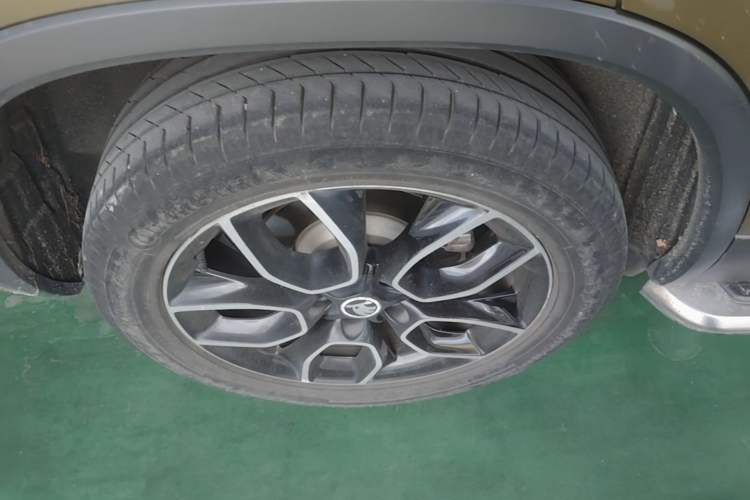 Used Skoda Kodiaq 2017 TSI380 7-Seater Four-Wheel-Drive Flagship Edition Right Rear Wheel Hub