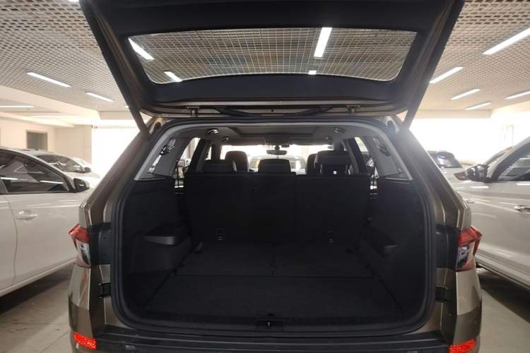 Used Skoda Kodiaq 2017 TSI330 7-Seater Two-Wheel-Drive Luxury Edition Trunk
