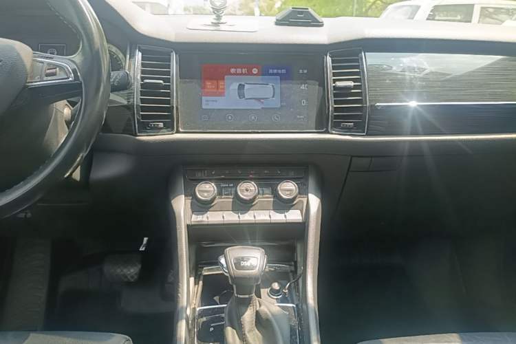 Used Skoda Kodiaq 2018 Facelifted TSI330 5-Seater Two-Wheel-Drive Luxury Enjoyment Edition Audio And AC Panel