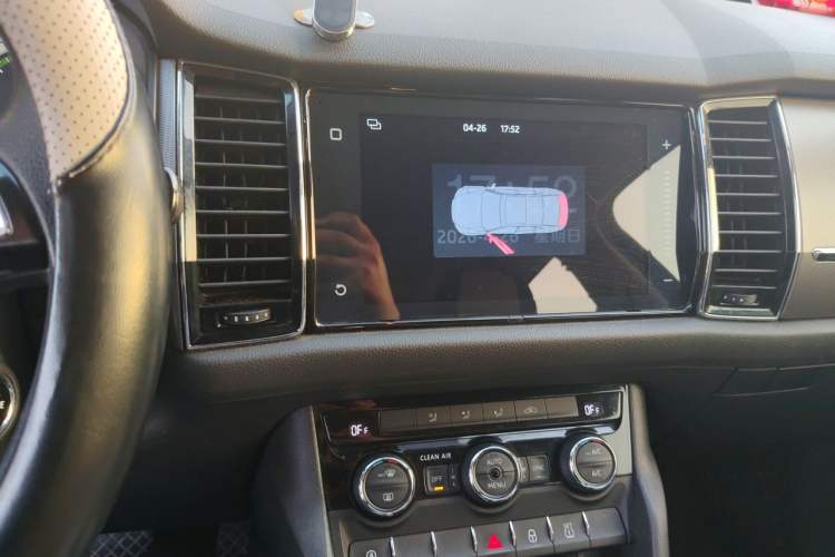 Used Skoda Kodiaq 2018 Facelifted TSI330 5-Seater Two-Wheel-Drive Luxury Edition Audio And AC Panel
