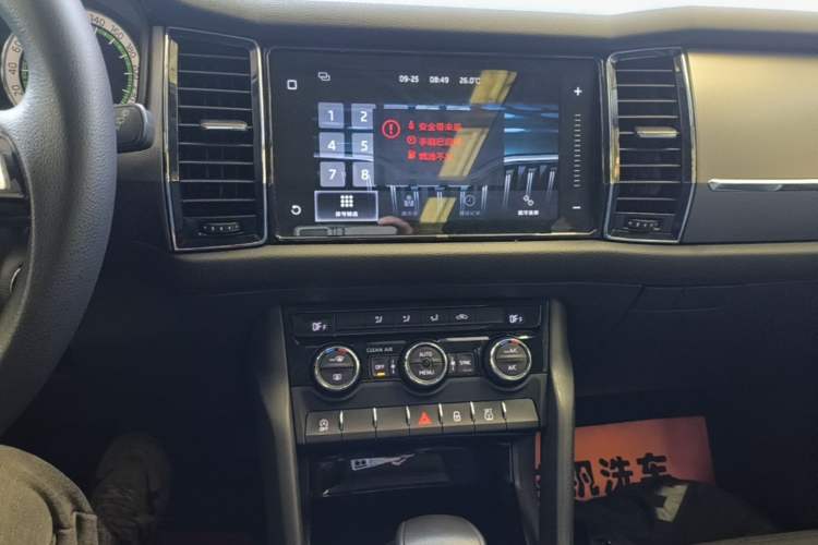 Used Skoda Kodiaq 2018 TSI330 5-Seater Two-Wheel Drive Comfort Edition Audio And AC Panel