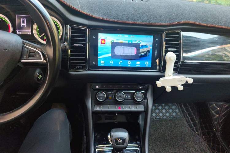 Used Skoda Kodiaq 2018 Facelifted TSI330 5-Seater Two-Wheel-Drive Luxury Enjoyment Edition Audio And AC Panel