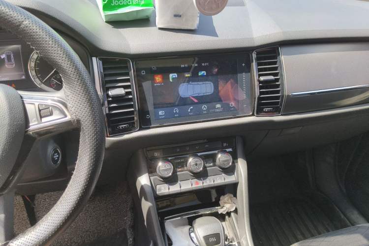 Used Skoda Kodiaq 2018 Facelifted TSI330 5-Seater Two-Wheel-Drive Comfort Edition Audio And AC Panel