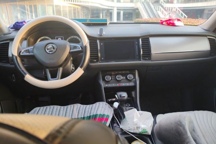 Used Skoda Kodiaq 2018 Facelifted TSI330 5-Seater Two-Wheel-Drive Luxury Edition Center Console