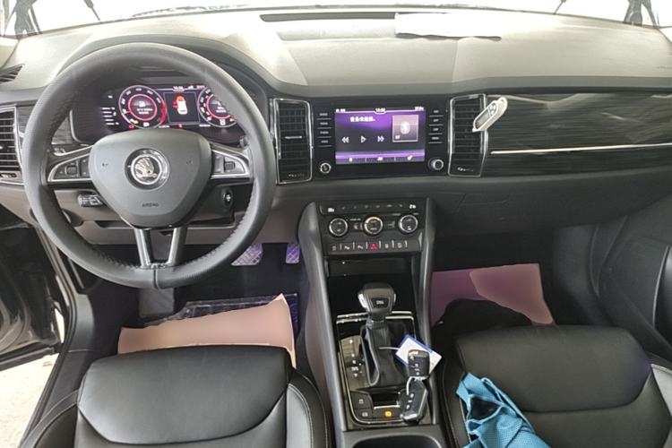 Used Skoda Kodiaq 2018 Restyled TSI330 7-Seater Two-Wheel Drive Luxury Tech Edition Center Console