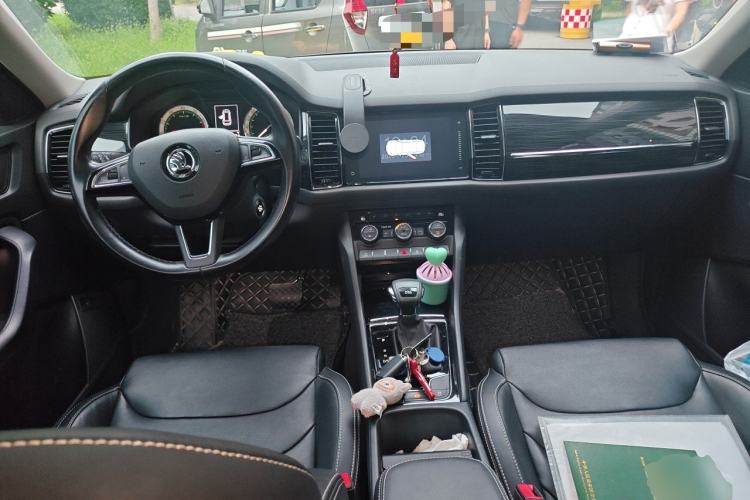 Used Skoda Kodiaq 2018 Facelifted TSI330 5-Seater Two-Wheel-Drive Luxury Enjoyment Edition Center Console