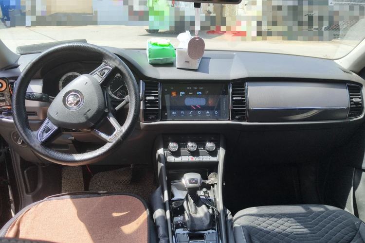 Used Skoda Kodiaq 2018 Facelifted TSI330 5-Seater Two-Wheel-Drive Comfort Edition Center Console