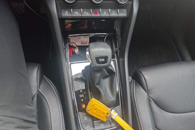 Used Skoda Kodiaq 2018 Restyled TSI330 7-Seater Two-Wheel Drive Luxury Tech Edition Gear Lever