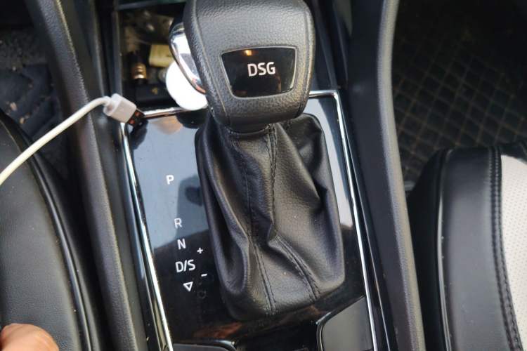 Used Skoda Kodiaq 2018 Facelifted TSI330 5-Seater Two-Wheel-Drive Luxury Edition Gear Lever