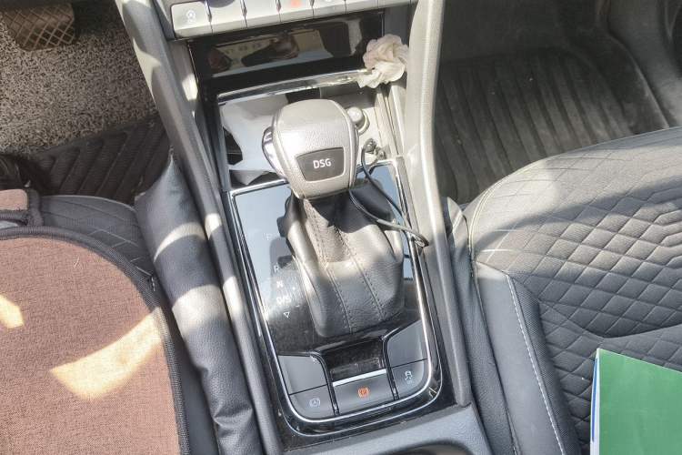 Used Skoda Kodiaq 2018 Facelifted TSI330 5-Seater Two-Wheel-Drive Comfort Edition Gear Lever