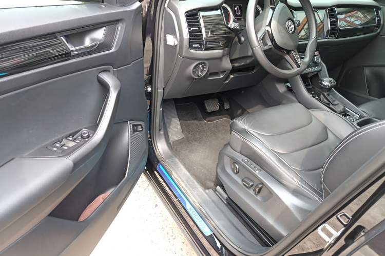 Used Skoda Kodiaq 2018 TSI330 5-Seater Two-Wheel-Drive Luxury Edition Interior 3