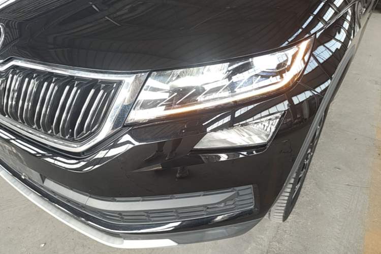 Used Skoda Kodiaq 2018 Restyled TSI330 7-Seater Two-Wheel Drive Luxury Tech Edition Left Front Headlight