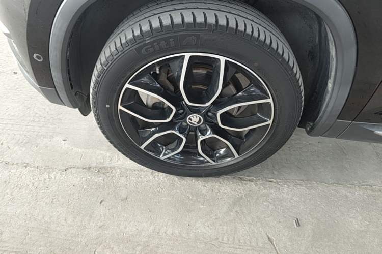 Used Skoda Kodiaq 2018 Restyled TSI330 7-Seater Two-Wheel Drive Luxury Tech Edition Left Front Wheel Hub