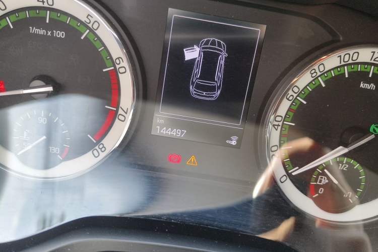 Used Skoda Kodiaq 2018 Facelifted TSI330 5-Seater Two-Wheel-Drive Comfort Edition Odometer Close Up