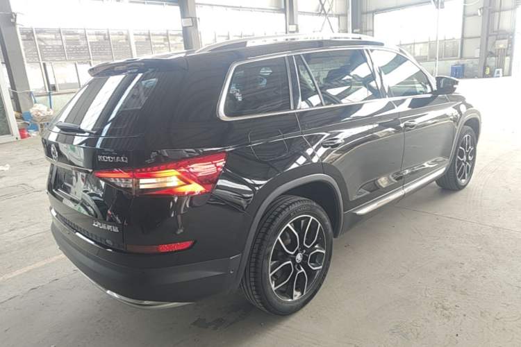 Used Skoda Kodiaq 2018 Restyled TSI330 7-Seater Two-Wheel Drive Luxury Tech Edition Rear Right 45 Deg