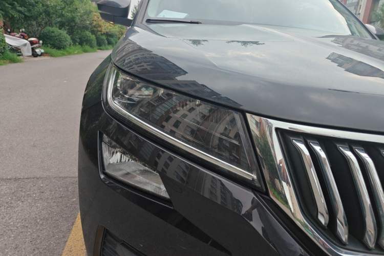 Used Skoda Kodiaq 2018 Facelifted TSI330 5-Seater Two-Wheel-Drive Luxury Enjoyment Edition Right Front Headlight