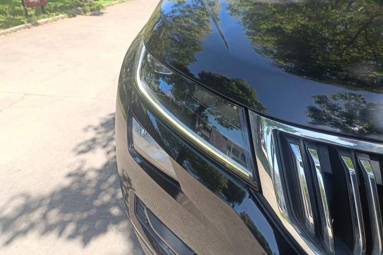 Used Skoda Kodiaq 2018 Facelifted TSI330 5-Seater Two-Wheel-Drive Luxury Enjoyment Edition Right Front Headlight