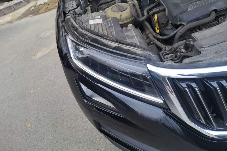 Used Skoda Kodiaq 2018 TSI380 7-Seater Four-Wheel-Drive Flagship Edition Right Front Headlight