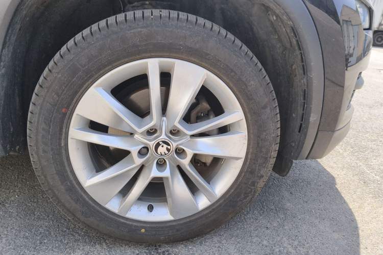 Used Skoda Kodiaq 2018 Facelifted TSI330 5-Seater Two-Wheel-Drive Comfort Edition Right Front Wheel Hub