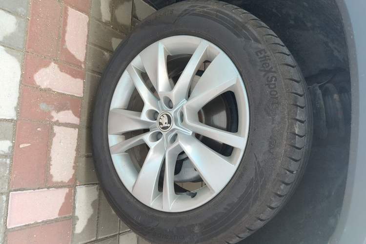 Used Skoda Kodiaq 2018 TSI330 5-Seater Two-Wheel-Drive Luxury Enjoyment Edition Right Front Wheel Hub
