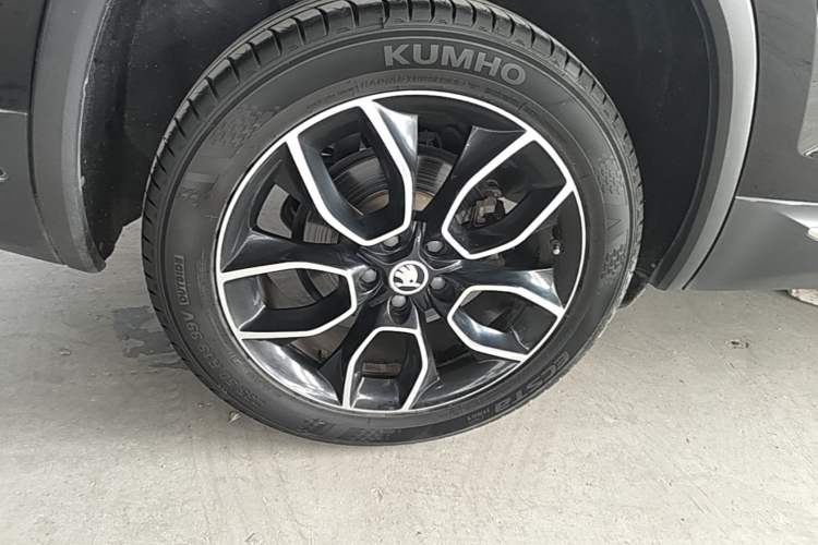 Used Skoda Kodiaq 2018 Restyled TSI330 7-Seater Two-Wheel Drive Luxury Tech Edition Right Rear Wheel Hub