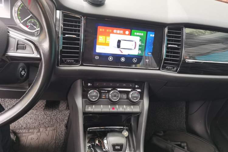 Used Skoda Kodiaq 2018 Facelifted TSI330 5-Seater Two-Wheel-Drive Luxury Enjoyment Edition Audio And AC Panel