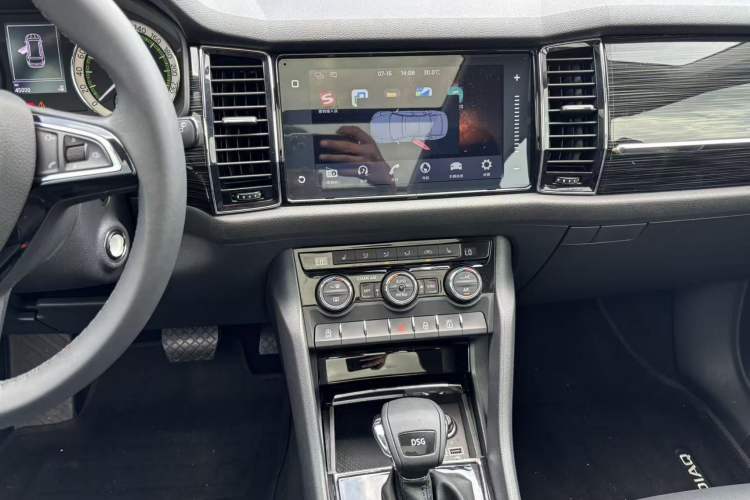 Used Skoda Kodiaq 2018 Restyled TSI330 7-Seater Two-Wheel Drive Luxury Enjoyment Edition Audio And AC Panel