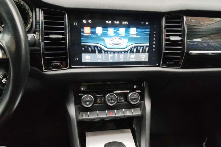 Used Skoda Kodiaq 2018 Restyled TSI330 7-Seater Two-Wheel Drive Luxury Enjoyment Edition Audio And AC Panel
