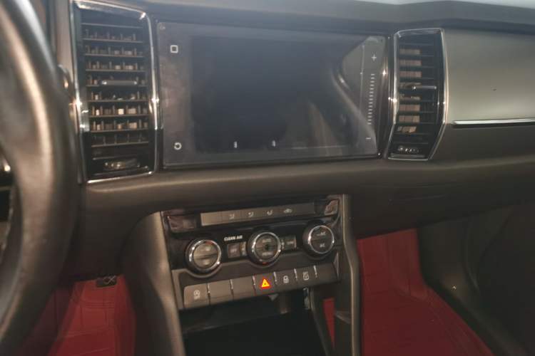 Used Skoda Kodiaq 2018 Facelifted TSI330 5-Seater Two-Wheel-Drive Luxury Edition Audio And AC Panel