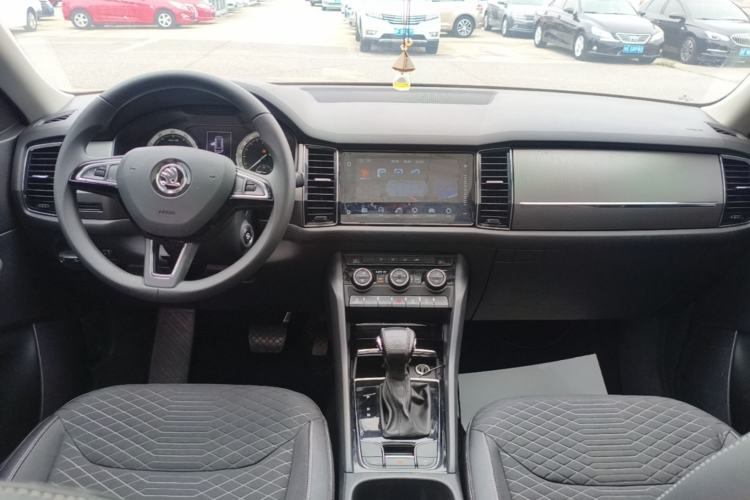 Used Skoda Kodiaq 2018 Facelifted TSI330 5-Seater Two-Wheel-Drive Comfort Edition Center Console