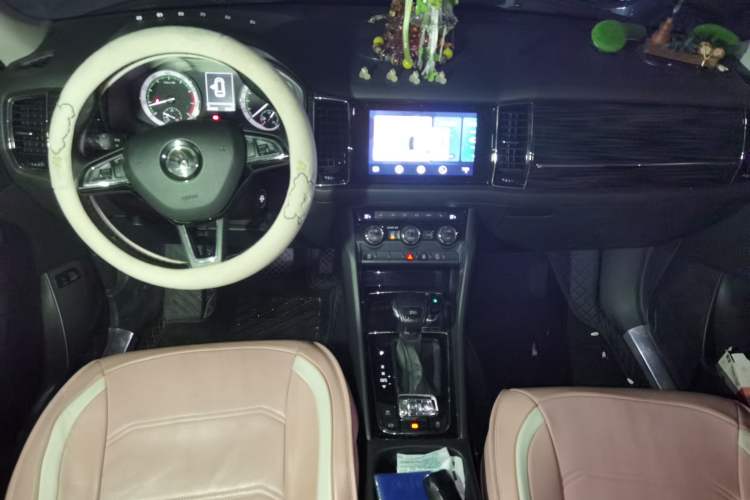 Used Skoda Kodiaq 2018 Facelifted TSI330 5-Seater Two-Wheel-Drive Luxury Enjoyment Edition Center Console