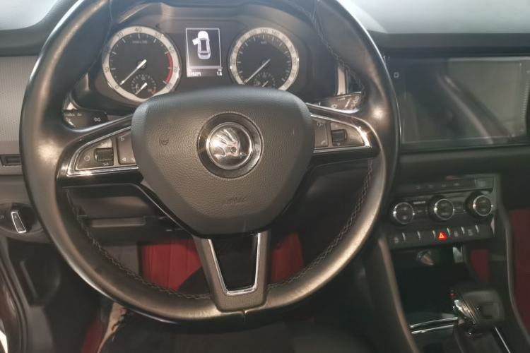 Used Skoda Kodiaq 2018 Facelifted TSI330 5-Seater Two-Wheel-Drive Luxury Edition Center Console