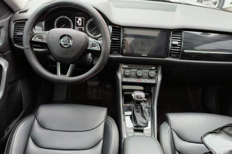 Used Skoda Kodiaq 2018 Facelifted TSI330 5-Seater Two-Wheel-Drive Luxury Enjoyment Edition Center Console