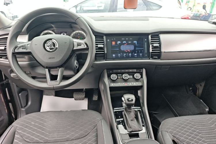 Used Skoda Kodiaq 2018 Facelifted TSI330 5-Seater Two-Wheel-Drive Comfort Edition Center Console
